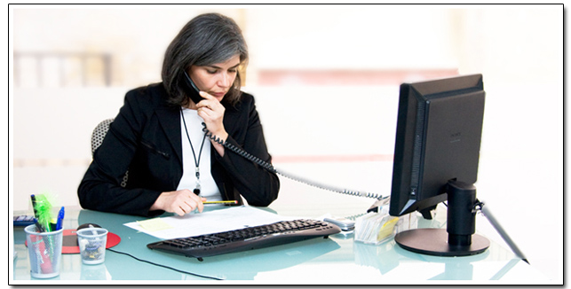 Atenci&oacute;n al Cliente en nuestra oficina de AT Asesor&iacute;a Fiscal Costa del Sol Malaga